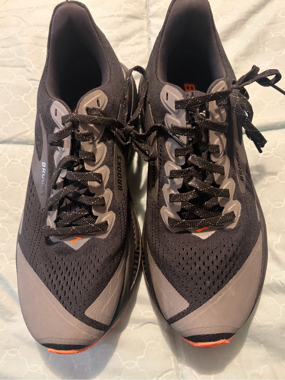 Brooks women’s  Black and Gray Running Shoes Womens 8.5